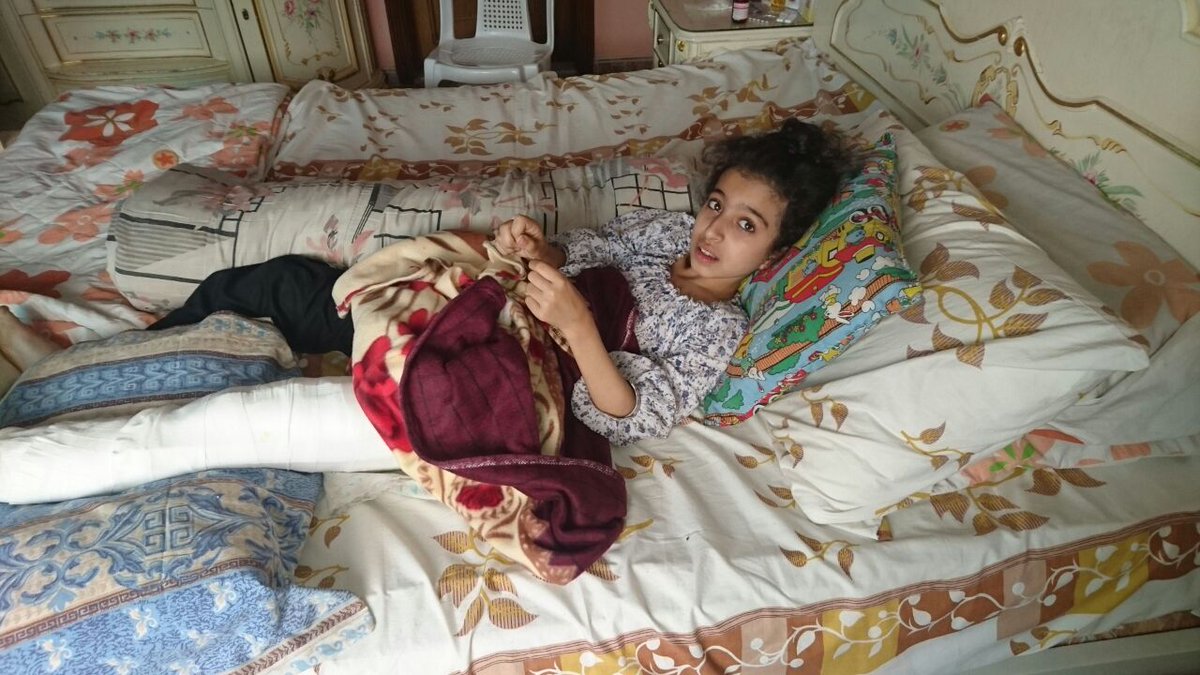 Following international pressure from Amnesty and others, a seriously wounded 10-year-old Syrian girl was successfully evacuated from the town of Madaya on 13 August for urgent surgery. Ghina Ahmad Wadi had been shot in the leg by sniper fire from a Syrian government forces checkpoint when going to buy medicine for her mother. Many other civilians in Madaya need urgent medical attention.
