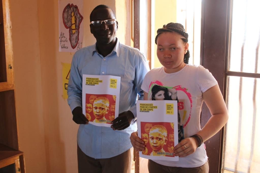 Amnesty International Mali organised an event in support of the case of Annie and people with albinism from Malawi in Bamako in an area called TOUR DE L’AFRIQUE.