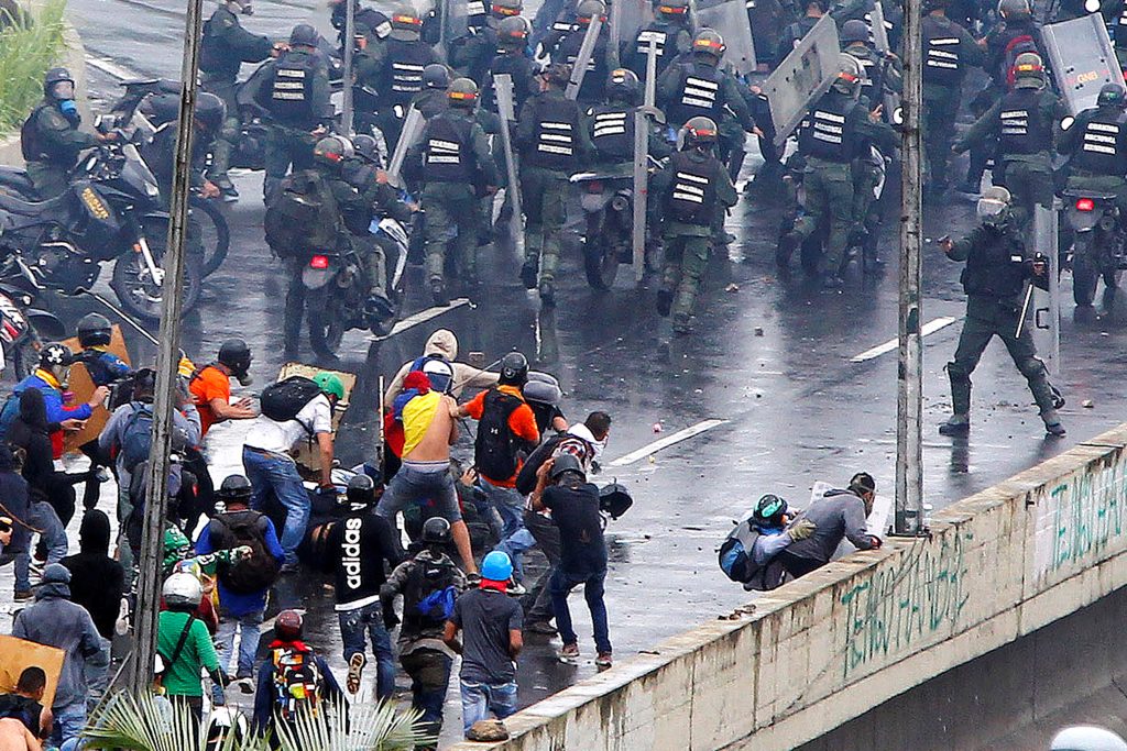 VENEZUELA: MIEMBROS DE LA OPOSICIÓN, EN GRAN RIESGO DE SUFRIR ATAQUES