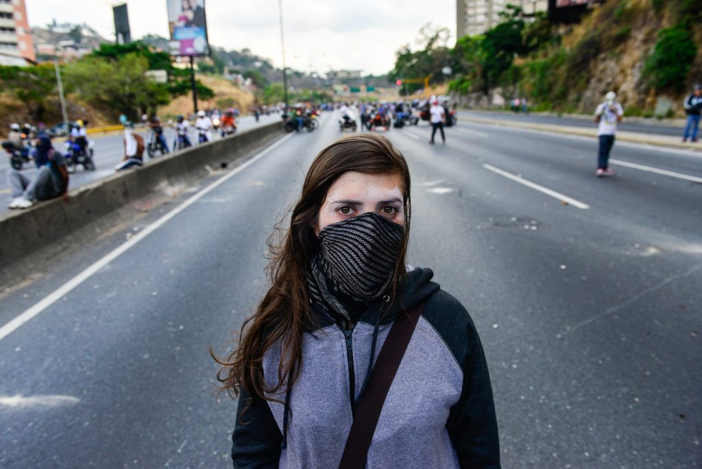 Since the beginning of February 2014, Venezuela has been shaken up by violence triggered by demonstrations against and in favour of the government. The unrest has already resulted in the death of over 37 people, including at least six members of the security forces. More than 500 people have been injured and over 2,000 have been detained. Most people arrested have been conditionally released pending investigations but they face charges that could lead to years in prison.