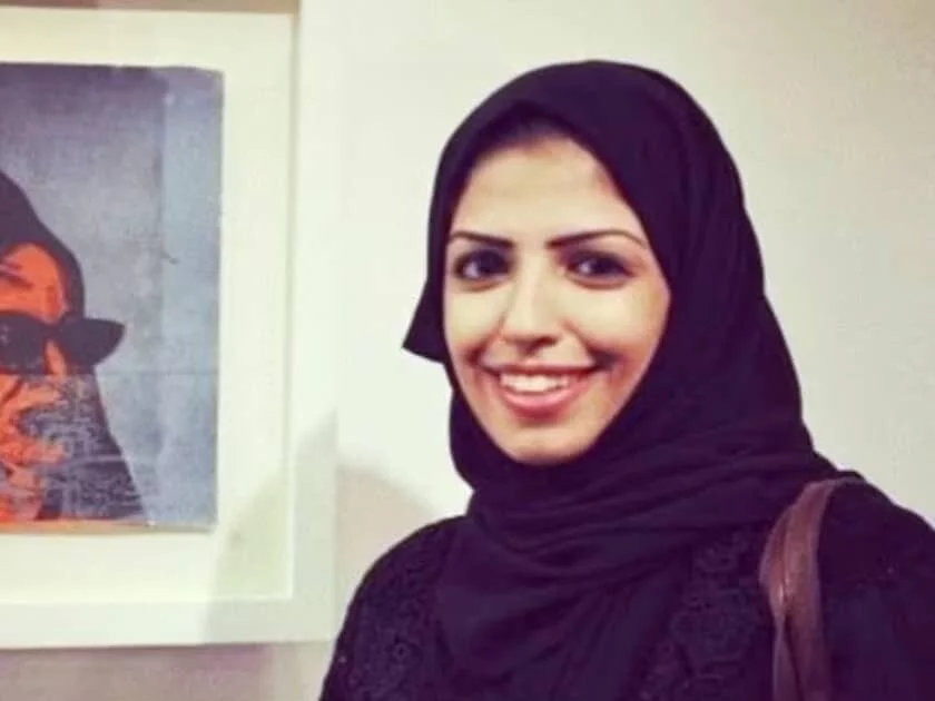 Arabia Saudita: libertad para mujer condenada a 27 años por unos tuits