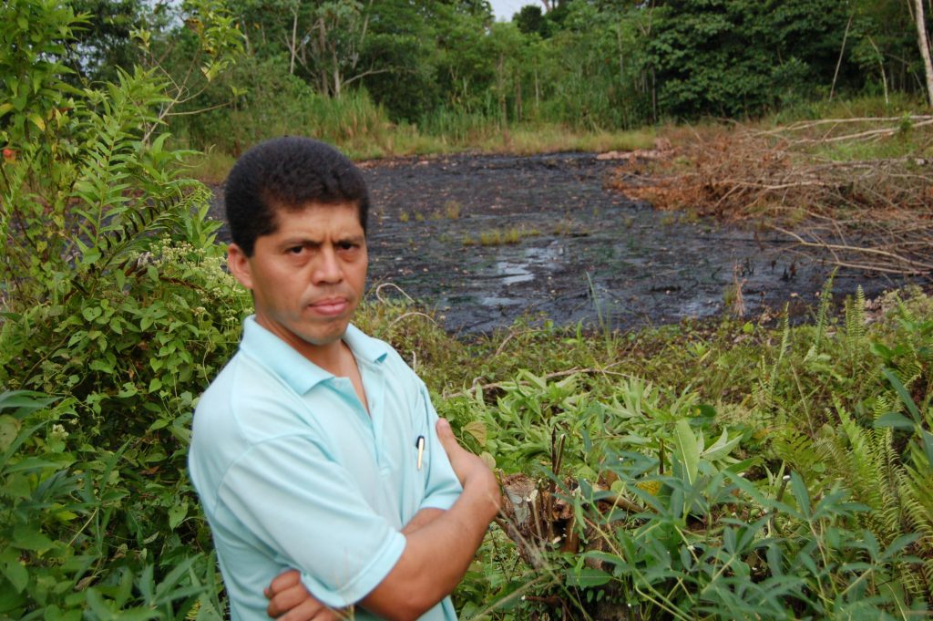 Ecuador: defensor de derechos humanos Pablo Fajardo estigmatizado