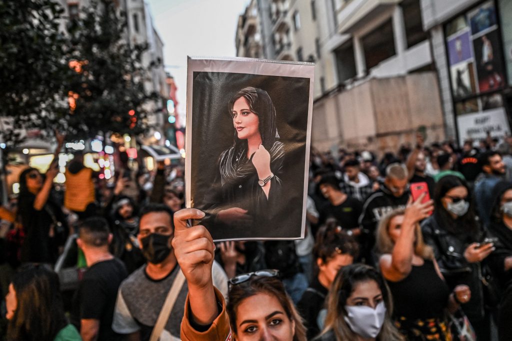 TOPSHOT-TURKEY-IRAN-WOMEN-RIGHTS-PROTEST