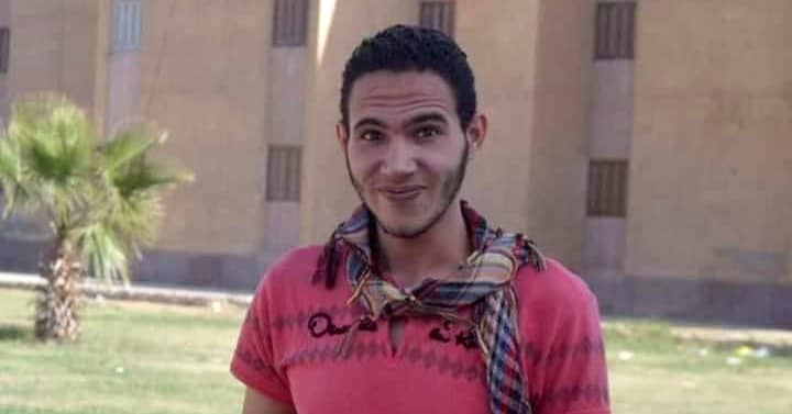 Egipto: estudiante con discapacidad encarcelado injustamente, sometido a rotación.